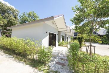 هتل Capital O 75378 Thawapee Resort