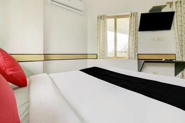 هتل Collection O 75308 Floatel International Beach Resort