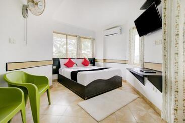 هتل Collection O 75308 Floatel International Beach Resort