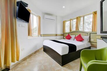 هتل Collection O 75308 Floatel International Beach Resort