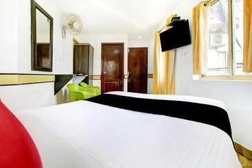 هتل Collection O 75308 Floatel International Beach Resort