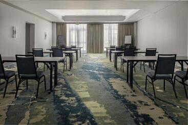 هتل Courtyard By Marriott Jekyll Island