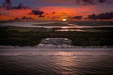 هتل Courtyard By Marriott Jekyll Island