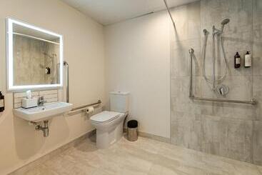 هتل La Quinta By Wyndham Remarkables Park Queenstown
