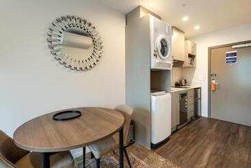 هتل La Quinta By Wyndham Remarkables Park Queenstown