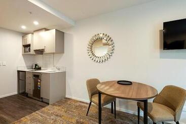 هتل La Quinta By Wyndham Remarkables Park Queenstown