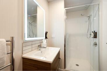 هتل La Quinta By Wyndham Remarkables Park Queenstown