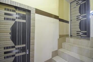 Otel Oyo 76017 Metro Inn