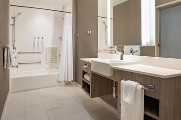 هتل Springhill Suites By Marriott West Sacramento