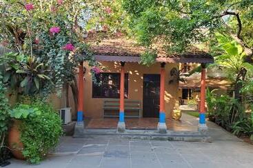 پانسیون Kariappa House