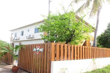 هاستل Just Next Door