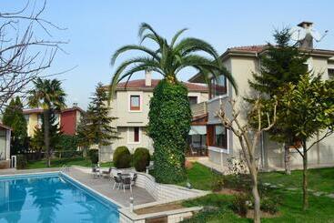 هتل Parla Viens Suites