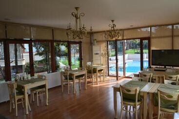 هتل Parla Viens Suites