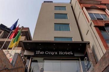 هتل The Onyx