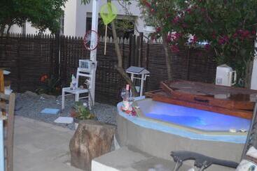פנסיון Bougain Villa Self Catering ,darling