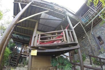 Albergue Explorer   Hostel