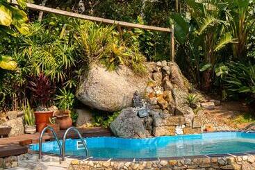 Albergue Explorer   Hostel
