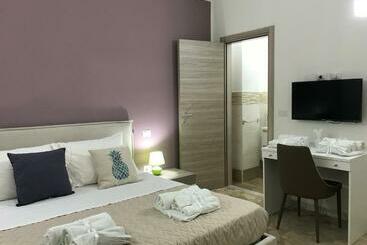 تختخواب و صبحانه La Residenza Apartment