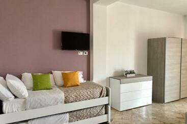 تختخواب و صبحانه La Residenza Apartment