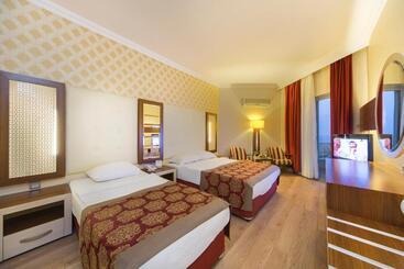 Beach Club Doganay Hotel   All Inclusive