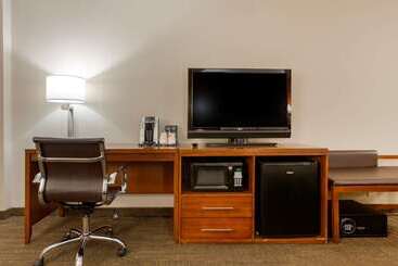 هتل Comfort Inn & Suites Presidential