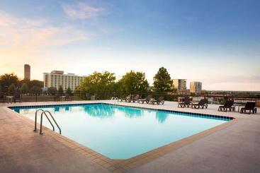 هتل Comfort Inn & Suites Presidential