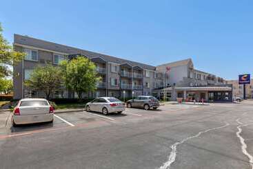هتل Comfort Suites Dfw Airport