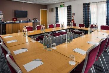 هتل Holiday Inn Express Gloucester   South, An Ihg
