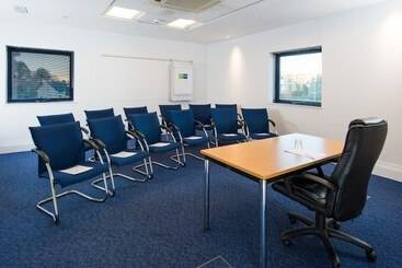 هتل Holiday Inn Express Newport, An Ihg