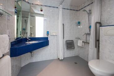 هتل Holiday Inn Express Newport, An Ihg