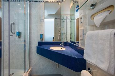 هتل Holiday Inn Express Newport, An Ihg