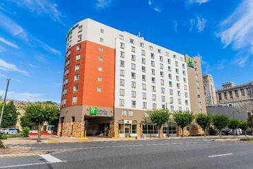 هتل Holiday Inn Express Philadelphia Penn S Landing, An Ihg