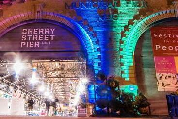 هتل Holiday Inn Express Philadelphia Penn S Landing, An Ihg