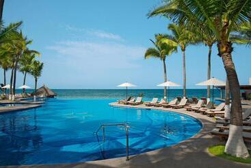 هتل Krystal Grand Nuevo Vallarta