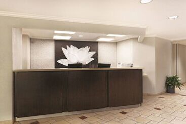 هتل La Quinta By Wyndham Miami Airport East