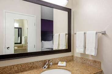 هتل La Quinta By Wyndham Miami Airport East