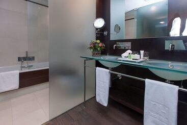 هتل NH Collection Santiago De Compostela