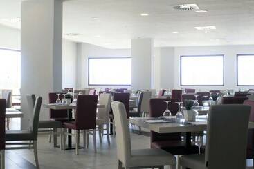 فندق Ohtels Campo De Gibraltar