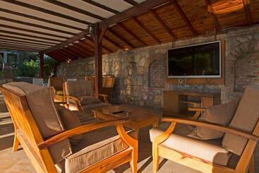 Perdikia Hill Hotel And Villas