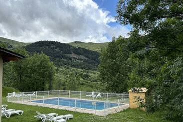هتل Taull