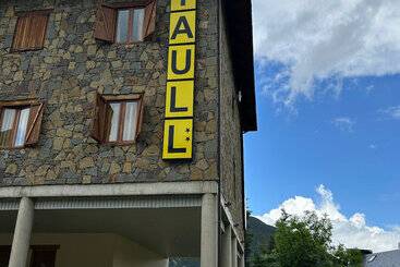 هتل Taull