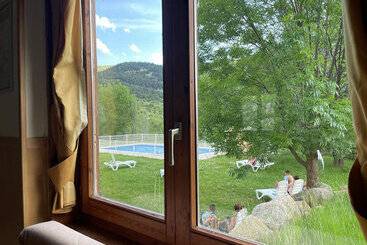 هتل Taull