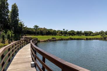 هتل Domes Lake Algarve, Autograph Collection