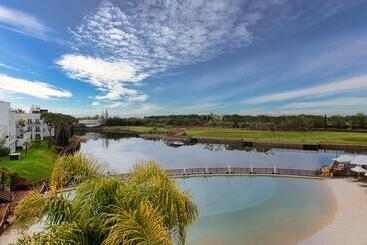 هتل Domes Lake Algarve, Autograph Collection