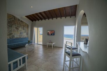Myroandrou Beach Hotel Apartments