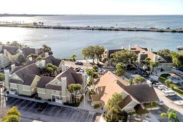 Chase Suite Hotel Rocky Point Tampa