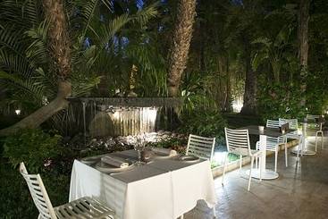 هتل Areca