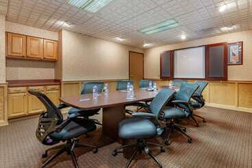 هتل Comfort Suites
