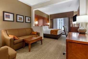 هتل Comfort Suites