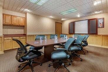 هتل Comfort Suites